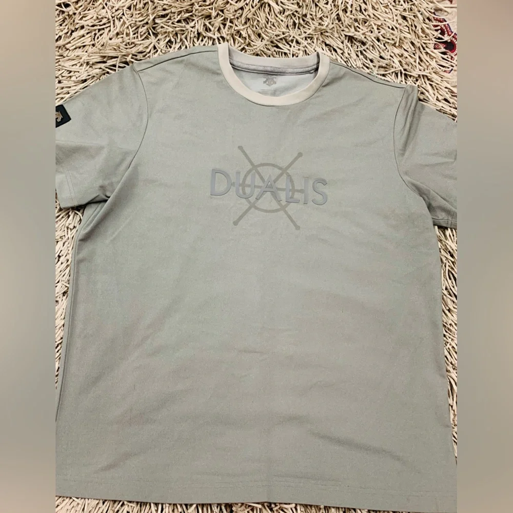 Descente Original Tshirt - Picture 1 of 2